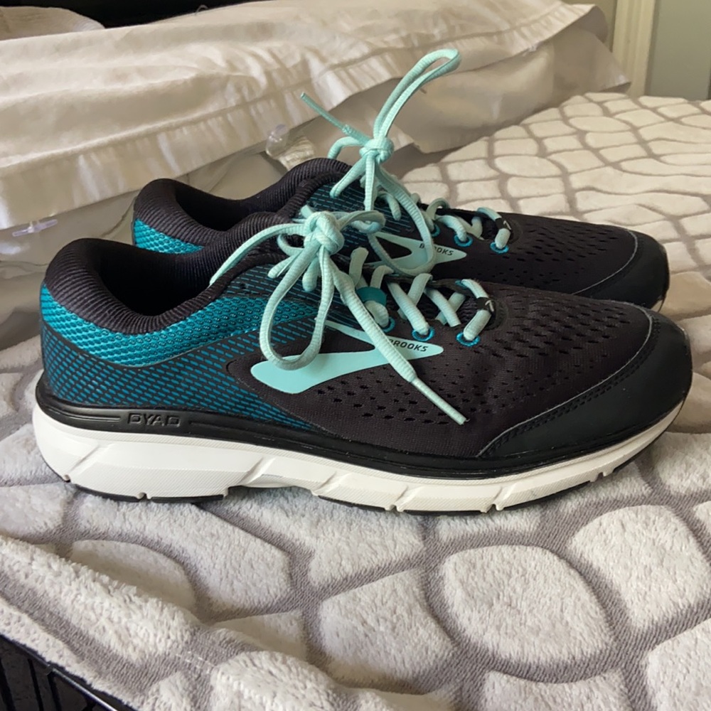 Brooks Women’s DYAD 10 Wide Running shoes